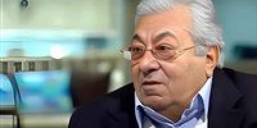 فاروق فلوكس: والدي كان غاضبًا مني بسبب وفاة والدتي.. وأغمي عليَ على المسرح - الكويت الاخباري