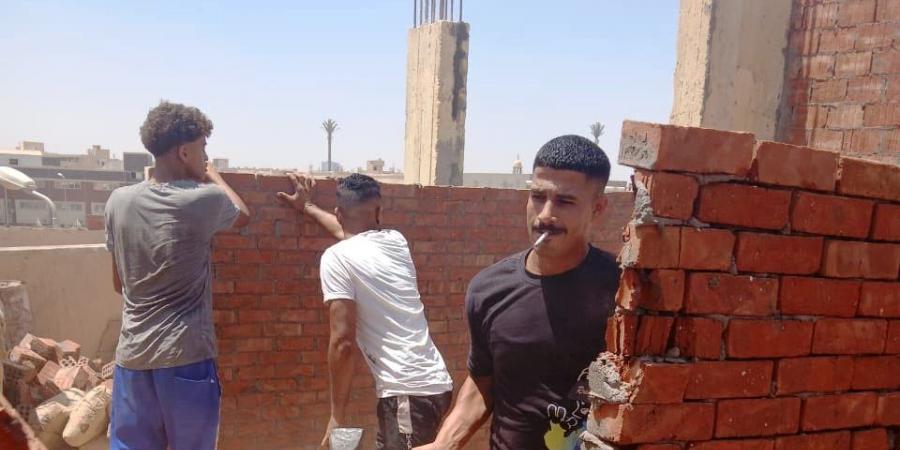 لا تهاون مع مخالفات البناء حملة إزالة فورية بمدينة الشيخ زايد - الكويت الاخباري