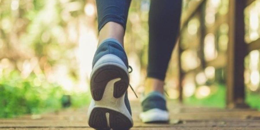 المشي اليومي.. وسيلة فعالة لتقليل خطر آلام أسفل الظهر المزمنة| كيف؟ - الكويت الاخباري