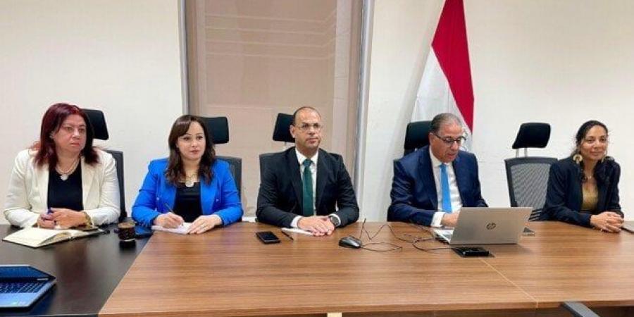 نائب وزير الخارجية يعقد لقاءً افتراضيًا مع أوائل الثانوية العامة المصريين في الكويت وأولياء أمورهم - الكويت الاخباري