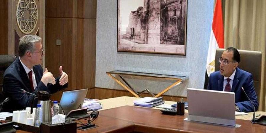 رئيس الوزراء يتابع مع وزير البترول مستجدات تقدم الأعمال الخاصة بتجهيز وربط وحدات التغييز - الكويت الاخباري