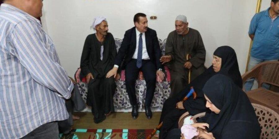 محافظ المنوفية يعزي أسرة سائق التوك توك ضحية الطقس السيئ بمنزله بكمشيش - الكويت الاخباري