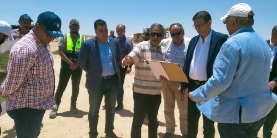 وزير الزراعة يتفقد أعمال حصر وتصنيف الأراضي الصحراوية بمنطقة ”العميد” على محور وادي النطرون ـ العلمين - الكويت الاخباري