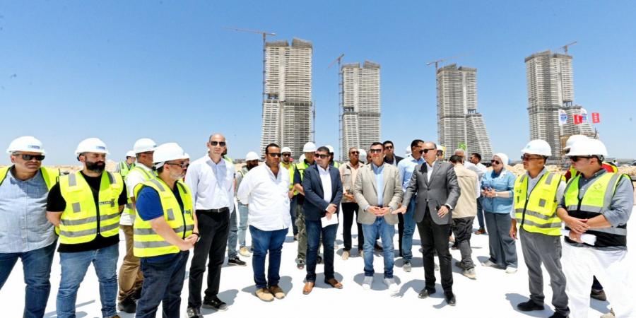 وزير الإسكان يطلق التشغيل التجريبي لأكبر بحيرة بالعلمين .. صور - الكويت الاخباري