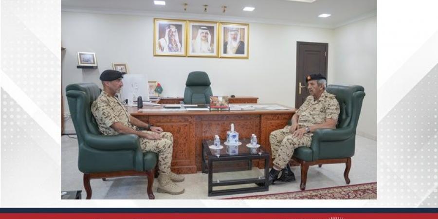 القائد العام لقوة دفاع البحرين يقوم بزيارة تفقدية لإحدى وحدات قوة دفاع البحرين ضمن زياراته الميدانية المستمرة لمختلف الأسلحة والوحدات للاطلاع على جاهزيتها القتالية واستعداداتها العسكرية والإدارية - الكويت الاخباري