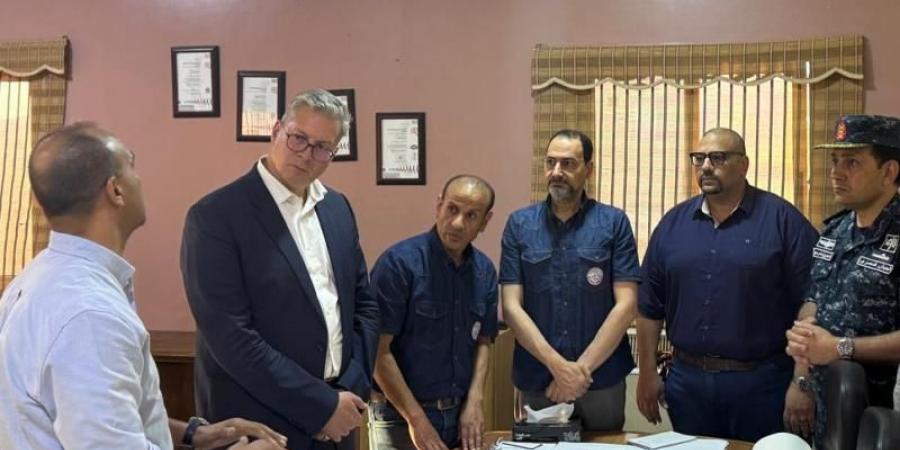 وزير البترول يزور أسر المفقودين بحادث انقلاب البارج البحري "أدمارين 12" - الكويت الاخباري