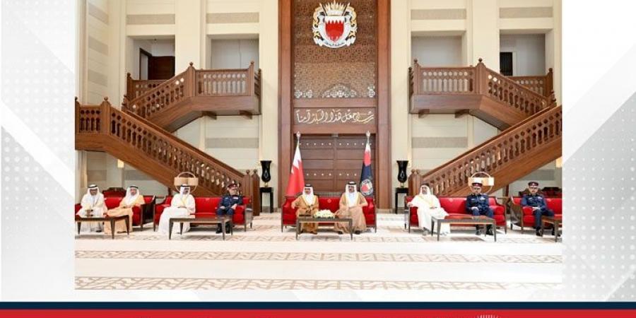 استقبل نائب وزير الداخلية ورئيس الأمن العام والمحافظين والمدراء العامين ... معالي وزير الداخلية : الأداء المهني المتميز لرجال الأمن ساهم في نجاح موسم عاشوراء - الكويت الاخباري