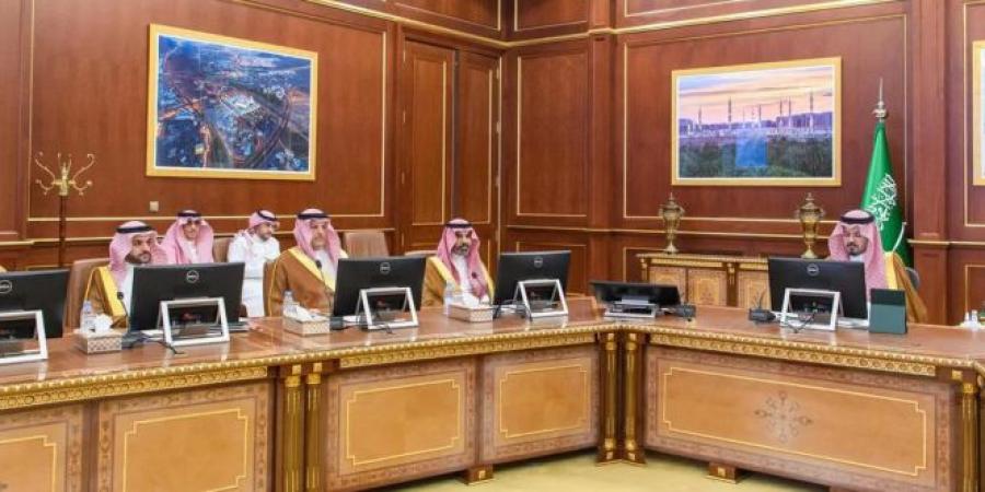 أمير المدينة المنورة يطّلع على عرض الجيولوجية حول الدراسات والأبحاث العلمية في المنطقة - الكويت الاخباري