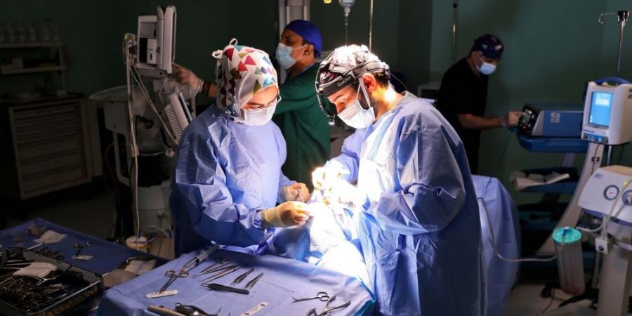 مستشفى الدكتور سليمان الحبيب بالخبر ينهي معاناة مراجعة مع جرح مفتوح ومزمن بالرأس أدى إلى انكشاف السحايا - الكويت الاخباري