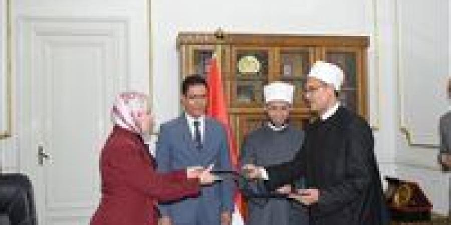 وزير الأوقاف ورئيس جامعة بنها يشهدان توقيع بروتوكول تعاون - الكويت الاخباري