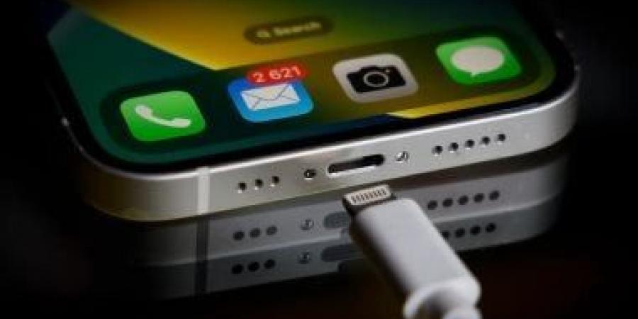 أسباب نفاذ بطارية هاتفك بسرعة.. الصيف أهم الأسباب - الكويت الاخباري