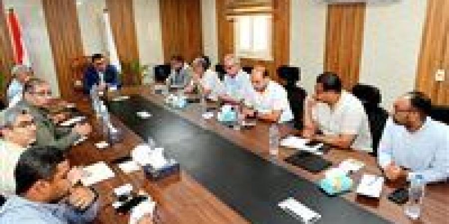 وزير الإسكان يستهل جولته اليوم بعقد اجتماع لمتابعة موقف تنفيذ المشروعات التنموية بالساحل الشمالى الغربي - الكويت الاخباري