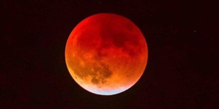 القمر الدموي.. خسوف كلي يضيء السماء بالكامل في هذا الموعد - الكويت الاخباري