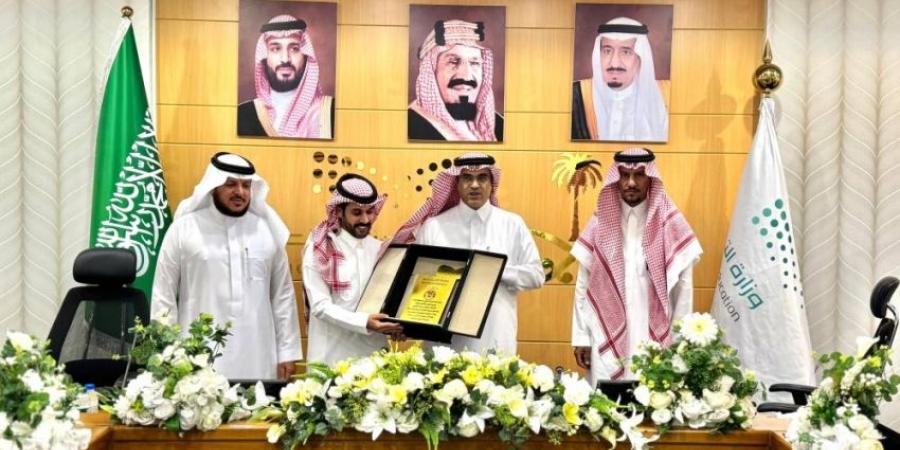 تعليم الطائف يكرم أحد منسوبيه...تبرع بكليّته لزوجته - الكويت الاخباري