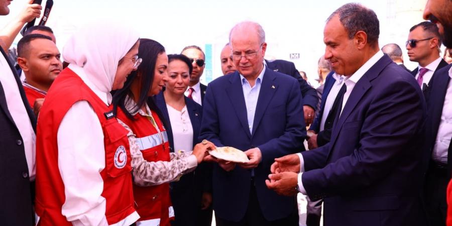 وزيرا التضامن والخارجية يتفقدان رفقة رئيس وزراء فلسطين المطبخ الإنساني للهلال الأحمر - الكويت الاخباري