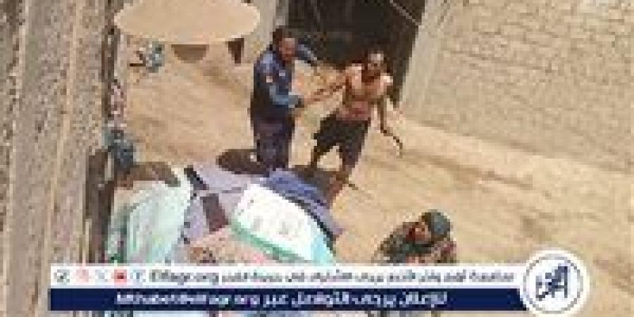 ضبط 3 أشخاص هدد أسرة بسلاح أبيض بعد تداول فيديو الواقعة على مواقع التواصل بالفيوم - الكويت الاخباري