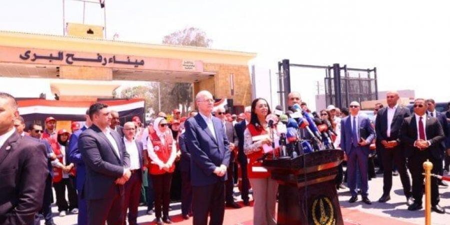 من أمام معبر رفح.. وزيرة التضامن تطلق نداء إنسانيا لإدخال جميع المساعدات المصرية لغزة - الكويت الاخباري