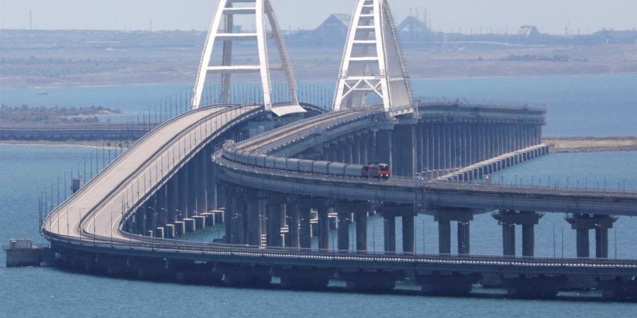 روسيا: إحباط محاولة أُوكرانية لاستهداف جسر القرم الحيوي باستخدام 28 طائرة بدون طيار - الكويت الاخباري