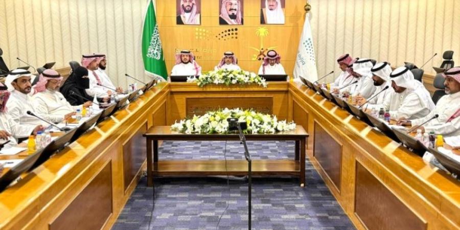 تعليم الطائف يعقد لقاءً افتراضياً مع مديري ومديرات المدارس بعنوان   نحو الانضباط والتميز - الكويت الاخباري