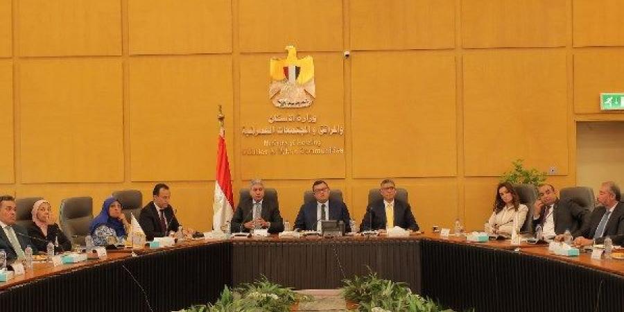 وزيرا السياحة والآثار والإسكان ومحافظ الجيزة يتابعون تطوير المنطقة الممتدة بين مطار سفنكس و سقارة - الكويت الاخباري