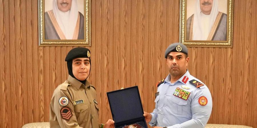 نائب رئيس الأركان لخريجات: كنّ مثالاً للانضباط والإخلاص - الكويت الاخباري