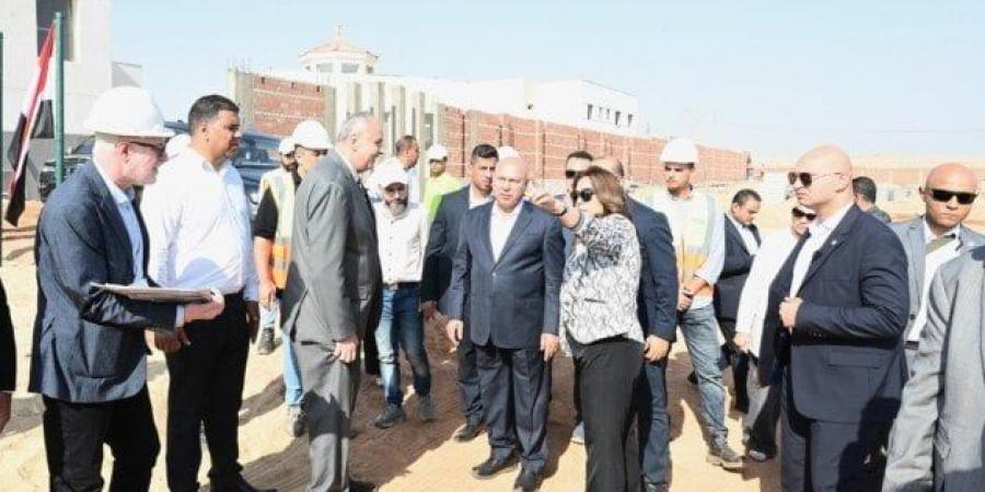 وزير الصناعة والقائم بأعمال وزير البيئة يتفقدان المجمع المتكامل لإدارة المخلفات بالعاشر من رمضان | صور - الكويت الاخباري