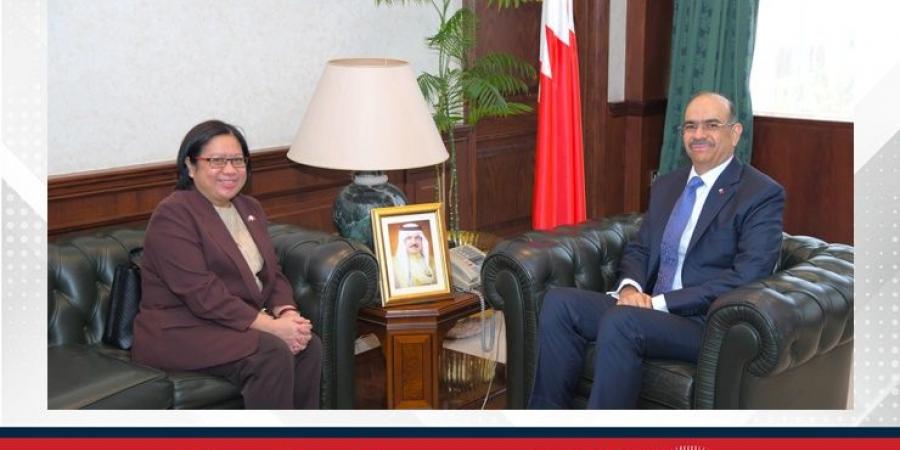 وزير الشؤون القانونية وزير العمل بالوكالة يستقبل سفيرة جمهورية الفلبين لدى مملكة البحرين - الكويت الاخباري