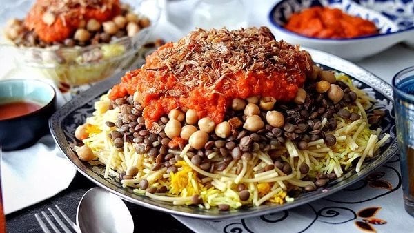 طريقة عمل الكشري المصري بالصور خطوة بخطوة في حلة واحدة