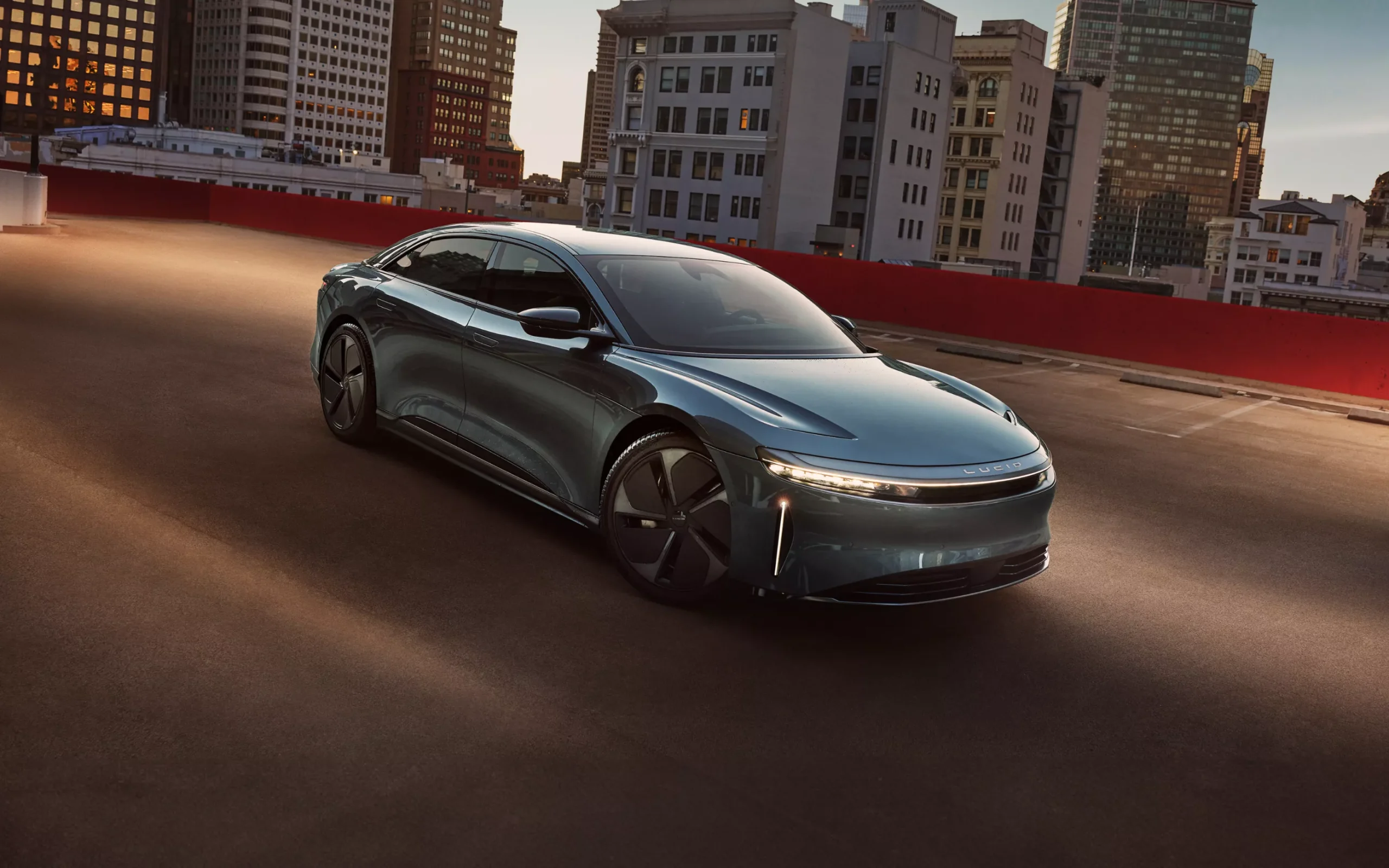 كم سعرها Lucid Air