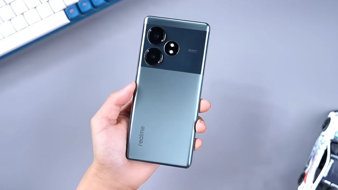 هاتف الفخامة من ريلمي شبيه الآيفون.. سعر ومواصفات Realme GT Neo 6 SE المميز بأقوي معالج على الأطلاق وبكاميرا وبطارية بلا منازع